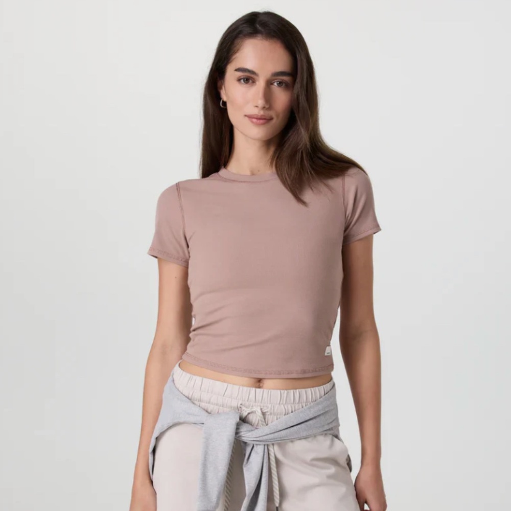 NWT Vuori Pose Fitted Tee in Rose Clay Ribbed Size XS Lounge Yoga Pilates Womens